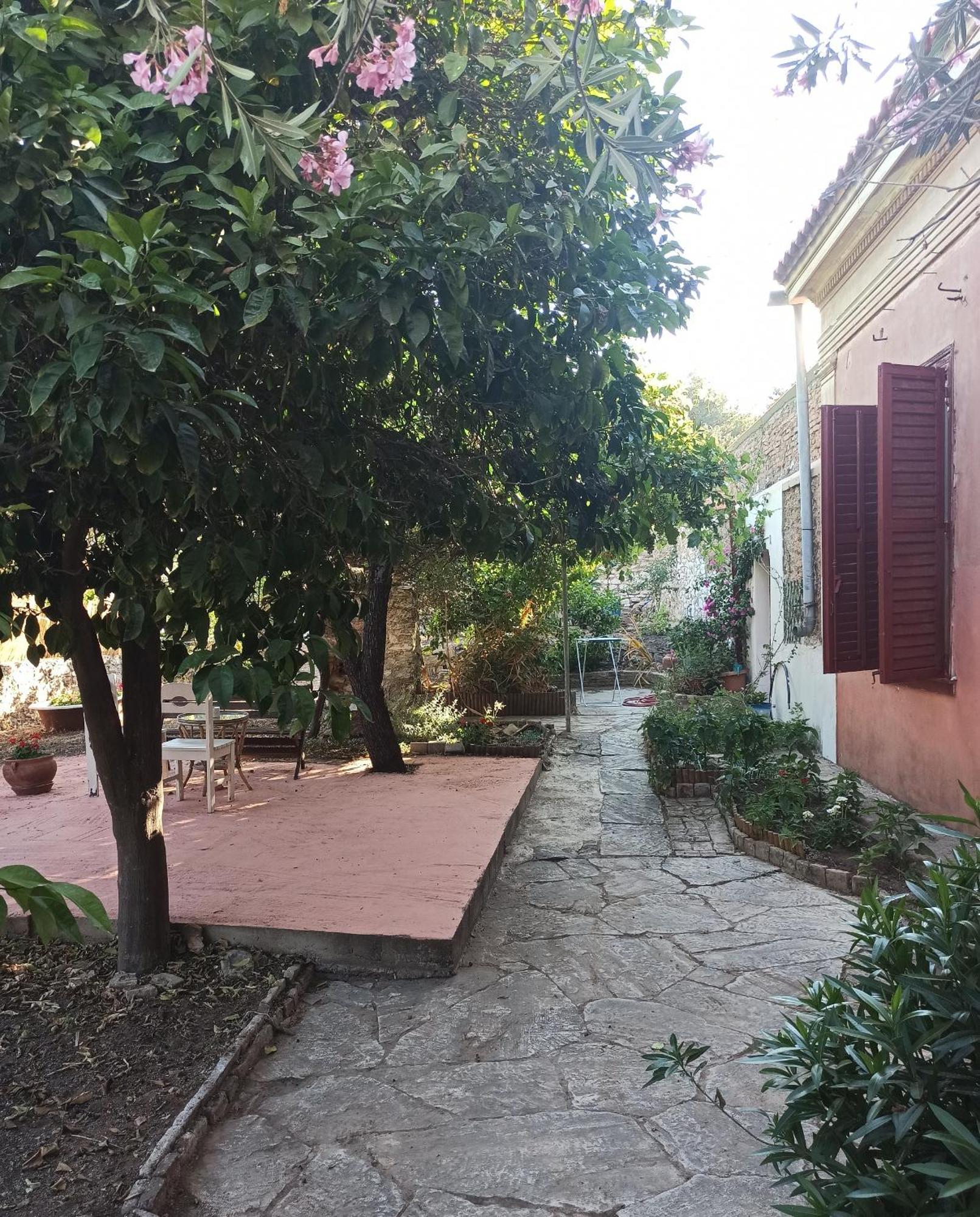 1895 Garden House Villa Lavrio Exterior photo